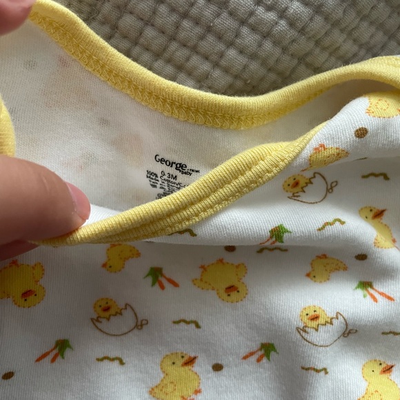 Four baby onesies - Picture 4 of 7